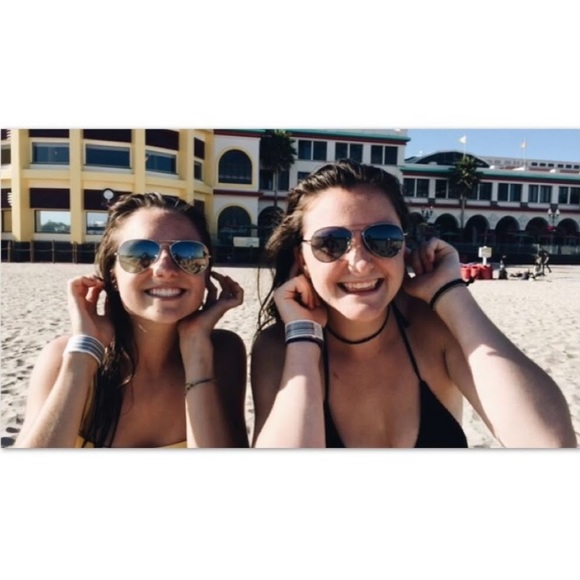 Meet your Posher, Eva - Picture 1 of 1